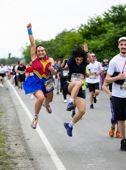 Run, roll and walk together